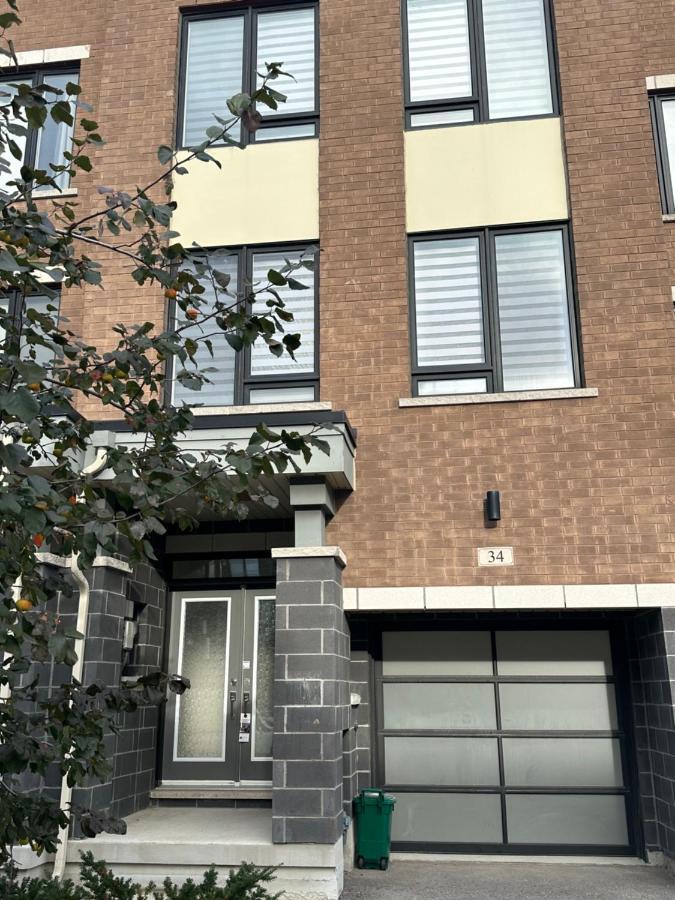 Modern Townhouse, Vaughan, Ontario, Canada Bagian luar foto